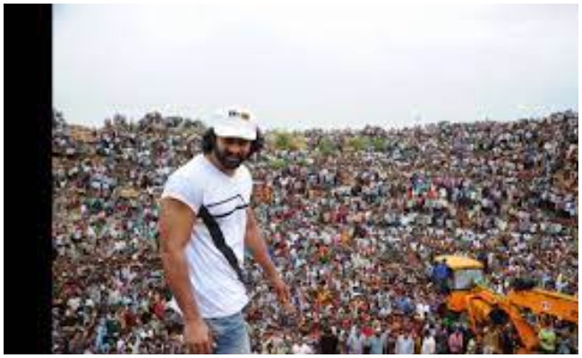 Prabhas : సినీ పరిశ్రమ ఆ హీరోను మోసం చేసిందట..?