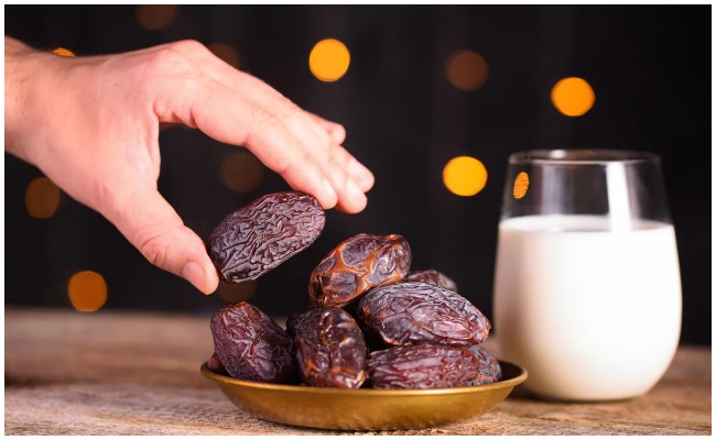 Dates Milk: ఖర్జూరం ఉడికించిన పాలు తాగటం వల్ల కలిగే ఉపయోగాల గురించి తెలిస్తే ఆశ్చర్యపోతారు..!