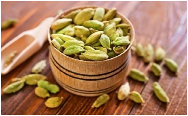 Health Tips: చిన్నగా ఉండే యాలకులు ఎన్ని ఔషధ గుణాలు కలిగి ఉన్నాయో తెలిస్తే ఆశ్చర్యపోతారు..!