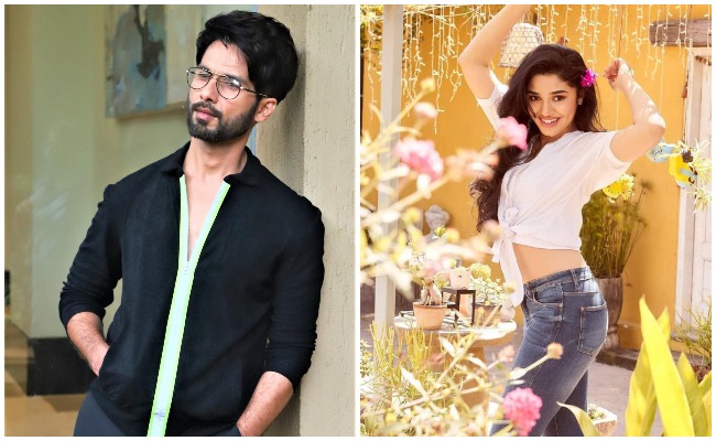 Krithi Shetty : బాలీవుడ్ లోకి ఎంట్రీ ఇవ్వనున్న ఉప్పెన ముద్దుగుమ్మ…! ఆ సినిమా రీమేక్ లో నటిస్తోందా?