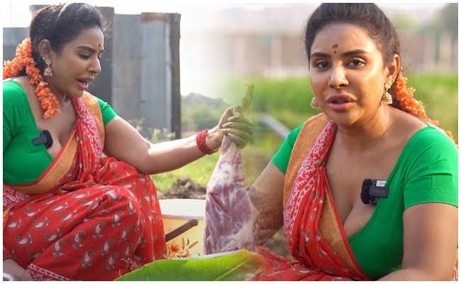 Sri Reddy: పంట పొలాల మధ్య శ్రీరెడ్డి…. నిర్ఘాంతపోతున్న నెటిజన్స్!