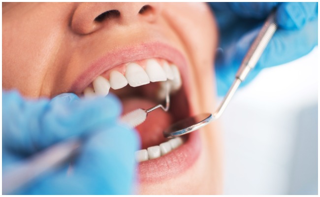 Oral Care: దంతాల చిగుళ్ల నుంచి రక్తం వస్తోందా? ఈ చిట్కాలు వల్ల ఆ సమస్య దూరం చేయవచ్చు..!