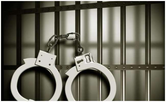 Crime News: విఏవో ఆత్మహత్య కేసులో కొత్త మలుపు.. రాజకీయ నాయకుల పాత్ర ఉందంటు..!