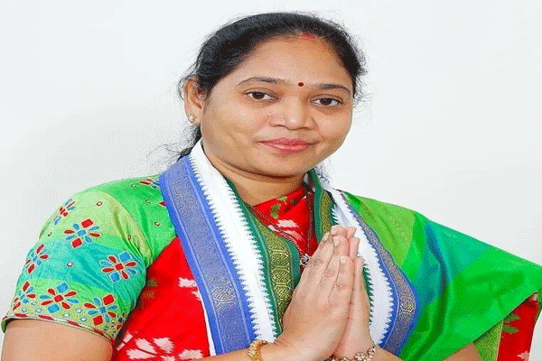 Ex Home Minister Sucharita : ఫాఫం మేకతోటి సుచరిత.! ఇంత అన్యాయమెందుకు జరిగిందో.!
