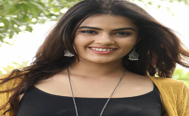 Kavya Thaper : హాట్ అలర్ట్:  కావ్య థాపర్ ‘ఏక్ మినీ’ వైరల్ ముచ్చట