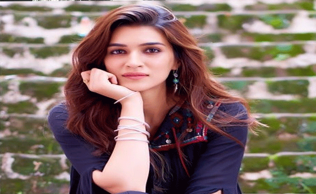 Balayya Heroine In Prabhas : ఇండస్ట్రీ టాక్ : ప్రభాస్ “ఆదిపురుష్” లో బాలయ్య యంగ్ హీరోయిన్..!