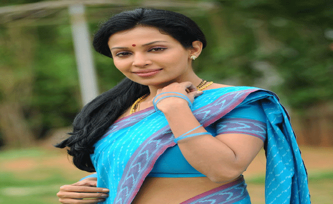Asha Shaini : లక్సు పాప.. వాటిల్లో బాగా ముదిరిపోయిందే.!