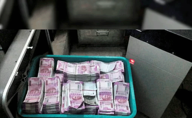 Currency Private Travels : ఏపీలో కరెన్సీ నోట్ల కట్టలు: ఈ కోట్లు ఎవరి కోసం.? ఎందుకోసం.?