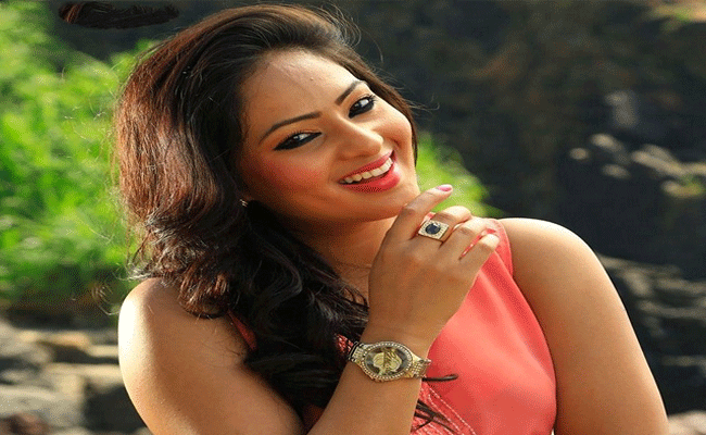 Which Megastar : మెగాస్టార్ ఎవరు.? వివాదాల్లోకెక్కిన నికీషా పటేల్.!