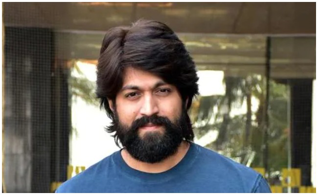 Yash : నా  సినిమా కెరీర్ లో చాలా కష్టపడ్డాను… వాళ్లు చెప్పారని పేరు మార్చుకున్నా….!