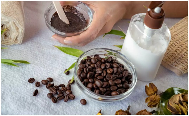 Beauty Tips: కాఫీ పొడితో అందమైన మెరిసే చర్మంమీ సొంతం..!