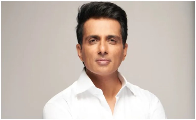 Sonu Sood: నెటిజన్ ట్వీట్‌కి ఫన్నీగా రిప్లై ఇచ్చిన రియల్ హీరో సోనూసూద్‌.. బ్లడ్ బ్యాంక్ పెట్టుకో అంటూ కామెంట్!