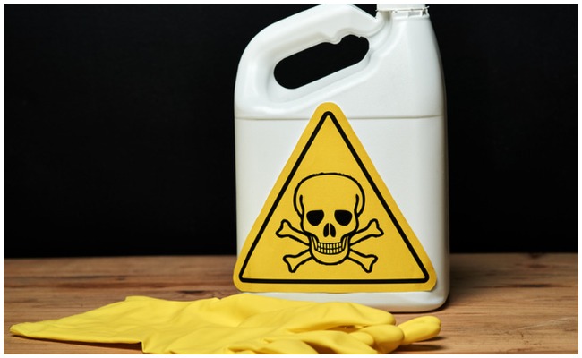 వ్యాపారి చేసిన నిర్వాకం.. ఆస్పత్రి పాలైన విద్యార్థి..