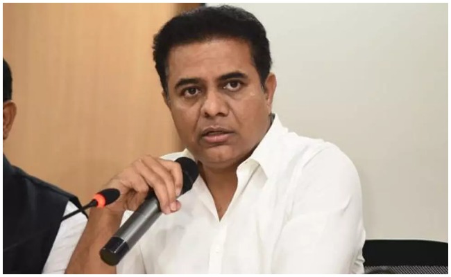 KTR: టీఆర్ఎస్ ఆవిర్భావ వేడుకలకు ఆహ్వానం ఉంటేనే రండి అంటున్న కేటీఆర్..