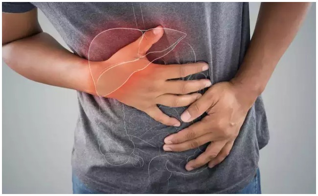 మనలో ఈ సంకేతాలు కనిపిస్తే… కాలేయం దెబ్బ తినే ప్రమాదం పొంచి ఉన్నట్లే!