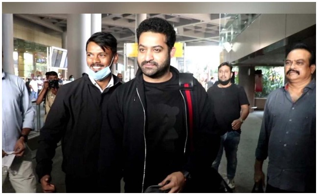 NTR  : అక్కడ ఫ్యాన్స్ అభిమానం చూసి ఆశ్చర్య పోయిన తారక్….!