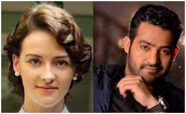 Olivia Morris : కొమరం బీముడో పాటలో ఎన్టీఆర్ నటనకు ఫిదా అయిన జెన్ని..!బాయ్ ఫ్రెండ్ తో కలసి సినిమా చూసిన ఓలివా..!