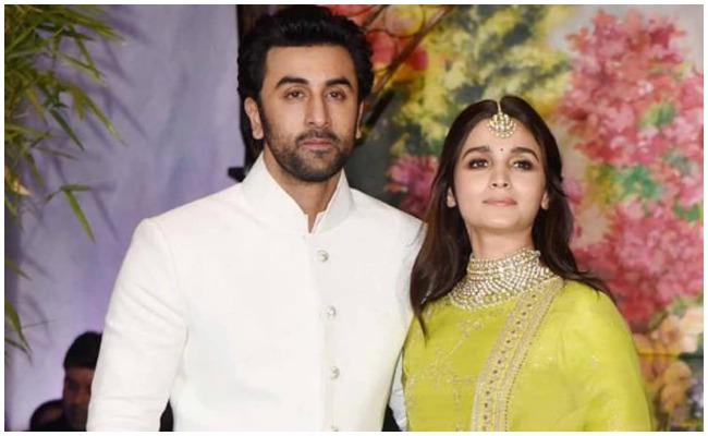 Ranbir-Alia: రణబీర్, అలియా వివాహానికి మూహుర్తం ఖరారు…. పెళ్లి ఎక్కడో తెలుసా !