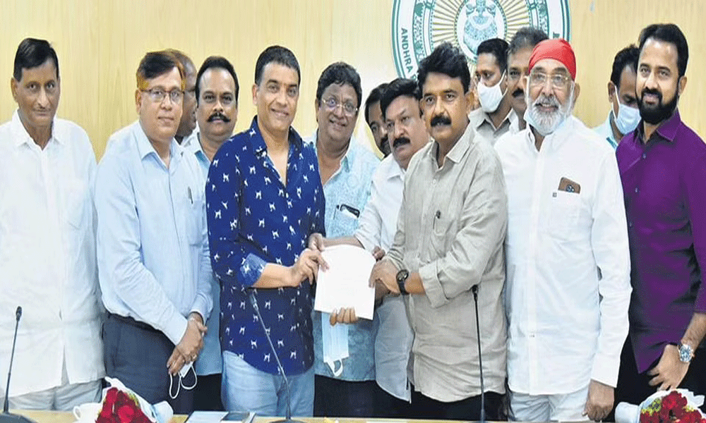 బిగ్ న్యూస్ : సినిమా టికెట్స్ బుకింగ్ విషయంలో ఏపీ ప్రభుత్వమే గెలిచిందా.?