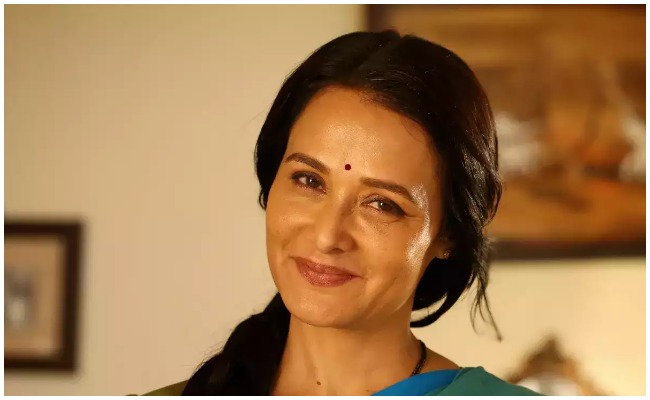 నాగచైతన్యను నేను పెంచలేదు.. చైతూ గురించి షాకింగ్ కామెంట్స్ చేసిన అమల?