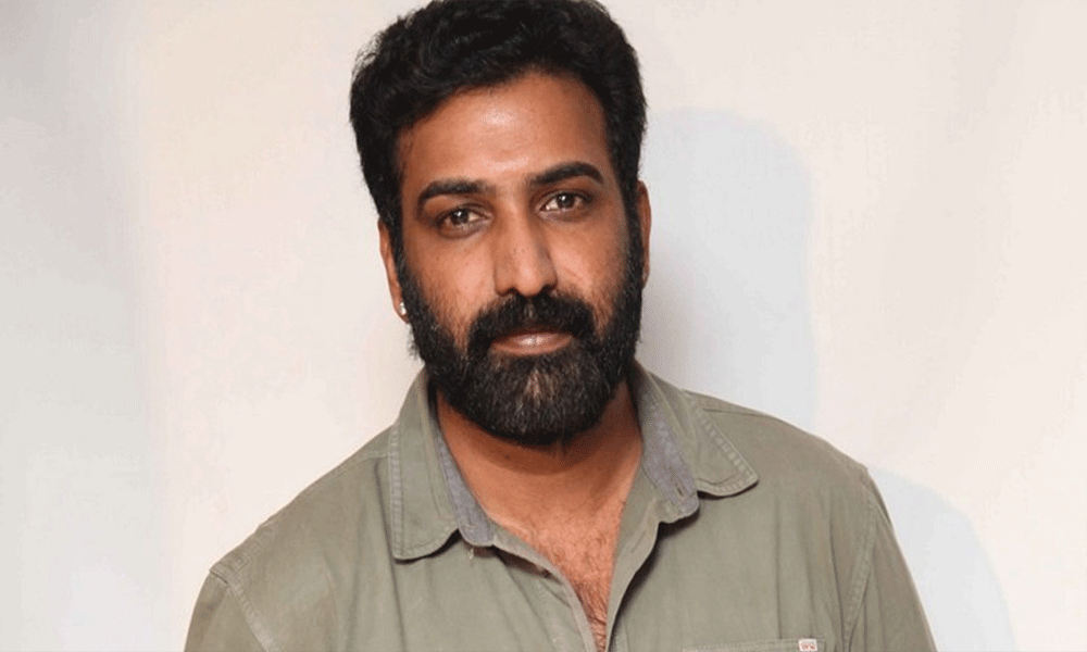 గాసిప్స్ పై క్లారిటీ ఇచ్చిన నందమూరి హీరో..మహేష్ సినిమాలో ఉన్నట్టా లేనట్టా??