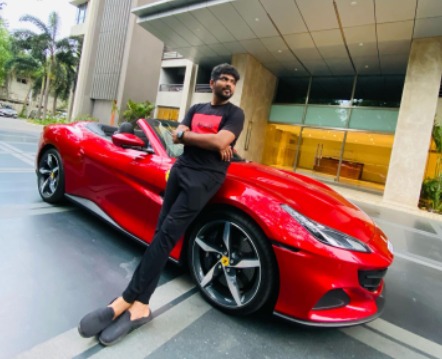 విగ్నేష్ శివన్ కు నయనతార ఫెరారీ కారు గిఫ్ట్ గా ఇచ్చిందా?