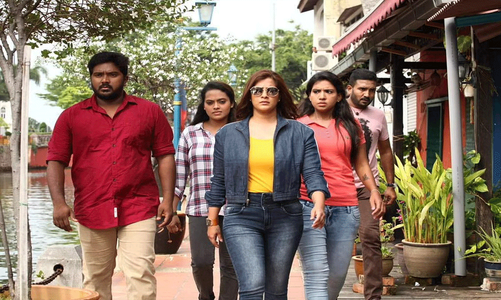 వరలక్ష్మీ శరత్ కుమార్ ‘చేజింగ్’.. టీజర్ వచ్చేసింది!!