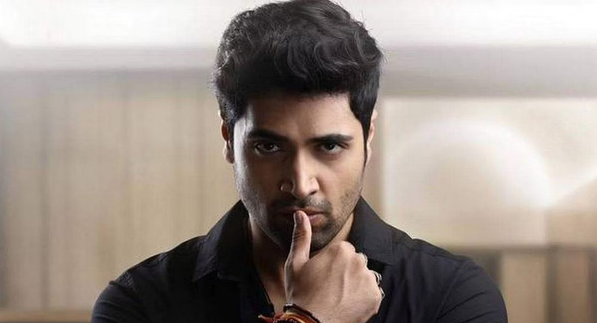 నాలో తన కొడుకుని చూసుకొని సందీప్ తల్లి మురిసిపోయింది.. శేష్ షాకింగ్ కామెంట్స్!