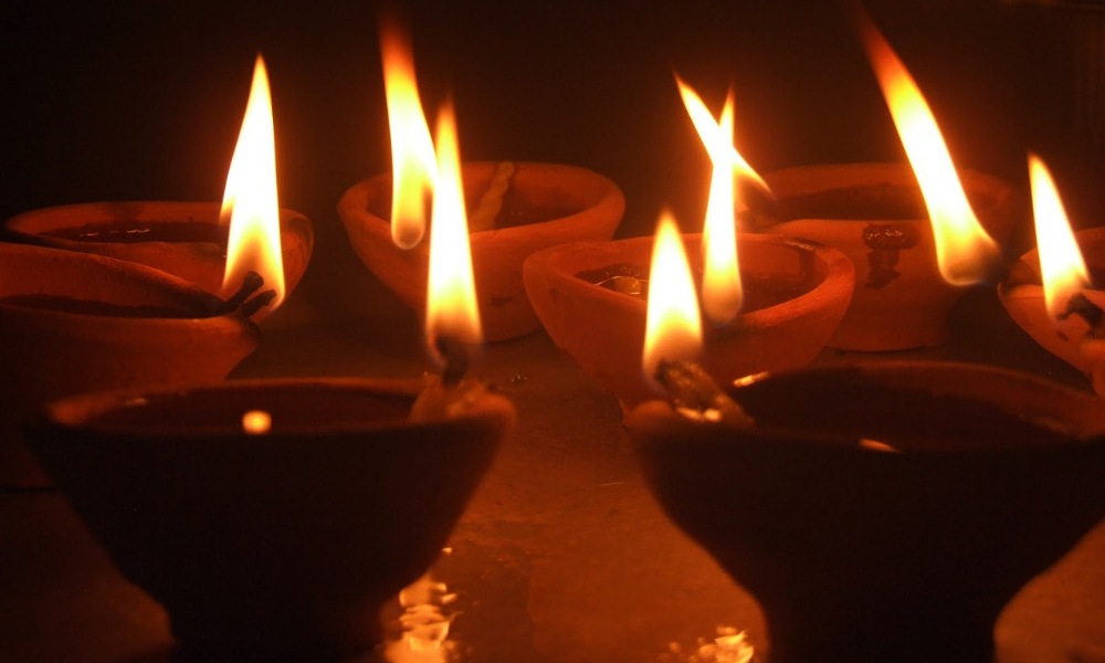 కొబ్బరి నూనెతో దేవుళ్లను పూజిస్తే కలిగే శుభ ఫలితాలు మీకు తెలుసా?