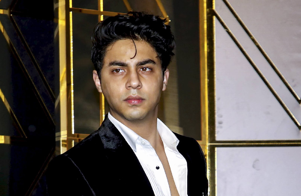 బిగ్ న్యూస్ : డ్రగ్స్ కేసులో స్టార్ హీరో కొడుక్కి క్లీన్ చిట్ అట.!