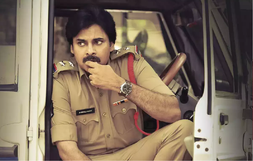 వరుస ట్రీట్ లతో ఆరోజు పవన్ ఫ్యాన్స్ కి పండగే..!