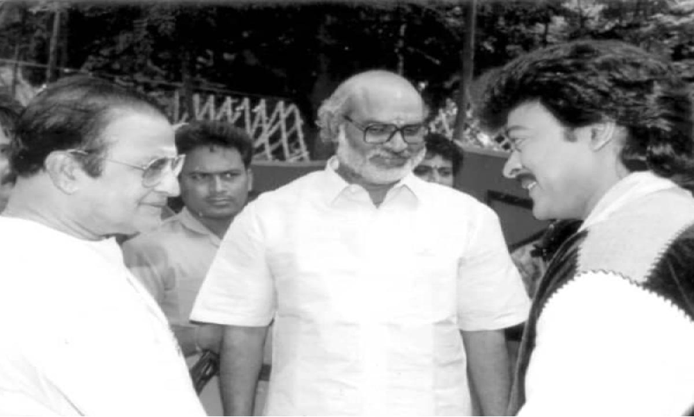 సీనియర్ ఎన్టీఆర్ పై పోస్ట్ తో మెగా – నందమూరి ఫ్యాన్స్ కి షాకిచ్చిన మెగాస్టార్.!