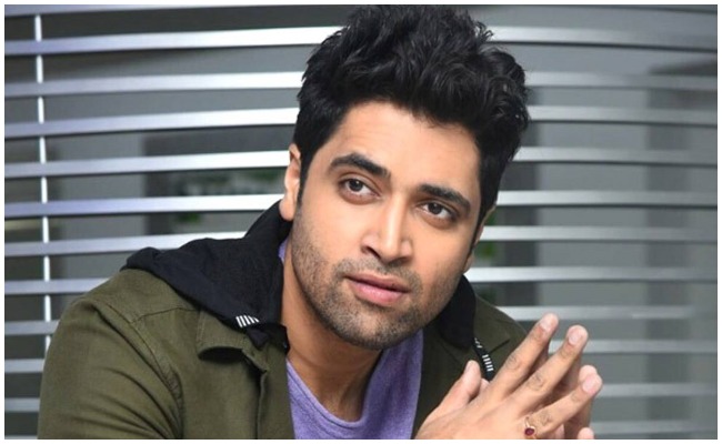 నన్ను ఇండస్ట్రీలో ప్రోత్సహించింది ఆ హీరోలే.. అడివి శేష్ షాకింగ్ కామెంట్స్!