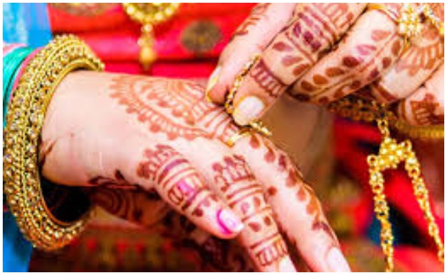 Crime: పెళ్లి పందిట్లో విషాదం.. జీలకర్ర, బెల్లం పెట్టబోతున్న సమయంలో కుప్పకూలిన నవ వధువు..?