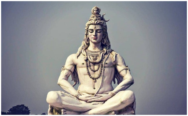 శివుడిని పూజించే సమయంలో అస్సలు చేయకూడదని పొరపాట్లు ఇవే?