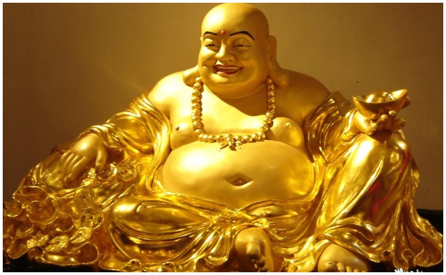 Vastu Tips: ఆర్థిక ఇబ్బందులతో సతమతమవుతున్నారా.. వాస్తు ప్రకారం లాఫింగ్ బుద్ధను ఇలా పెట్టండి!