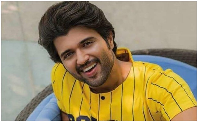 వామ్మో…విజయ్ దేవరకొండ నెల సంపాదన ఎంతో తెలుసా..?