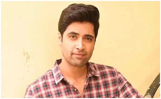 సుమ గురించి మాట్లాడుతూ స్టేజి మీదే ఆమె పరువు తీసిన అడివి శేష్..!