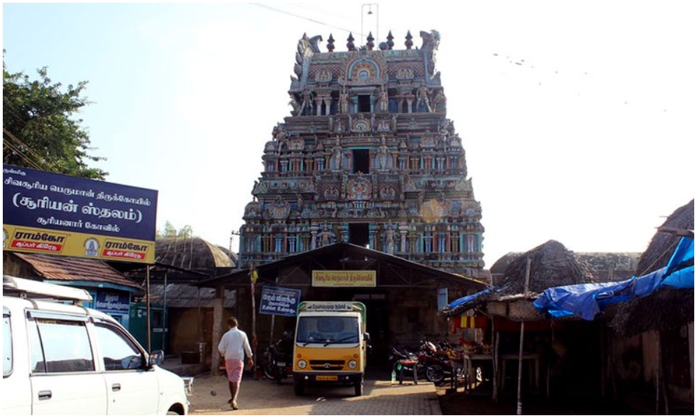 గుడికి వెళుతున్నారా.. దేవాలయానికి వెళ్లే సమయంలో చెయ్యాల్సిన, చెయ్యకూడని తప్పులివే!