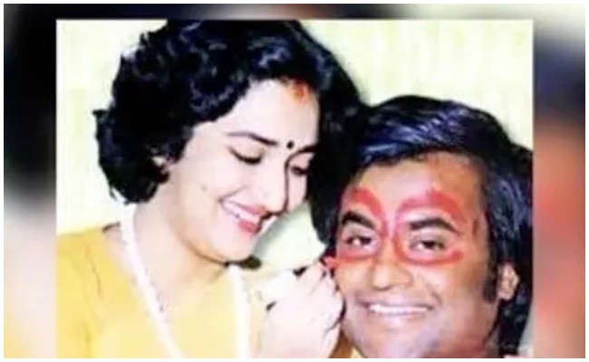 రజనీకాంత్ మొహం పై లిప్ స్టిక్ తో పెయింటింగ్ వేసిన లత!