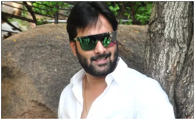 లవర్ బాయ్ తరుణ్ ఇప్పుడు ఏం చేస్తున్నారో తెలుసా?