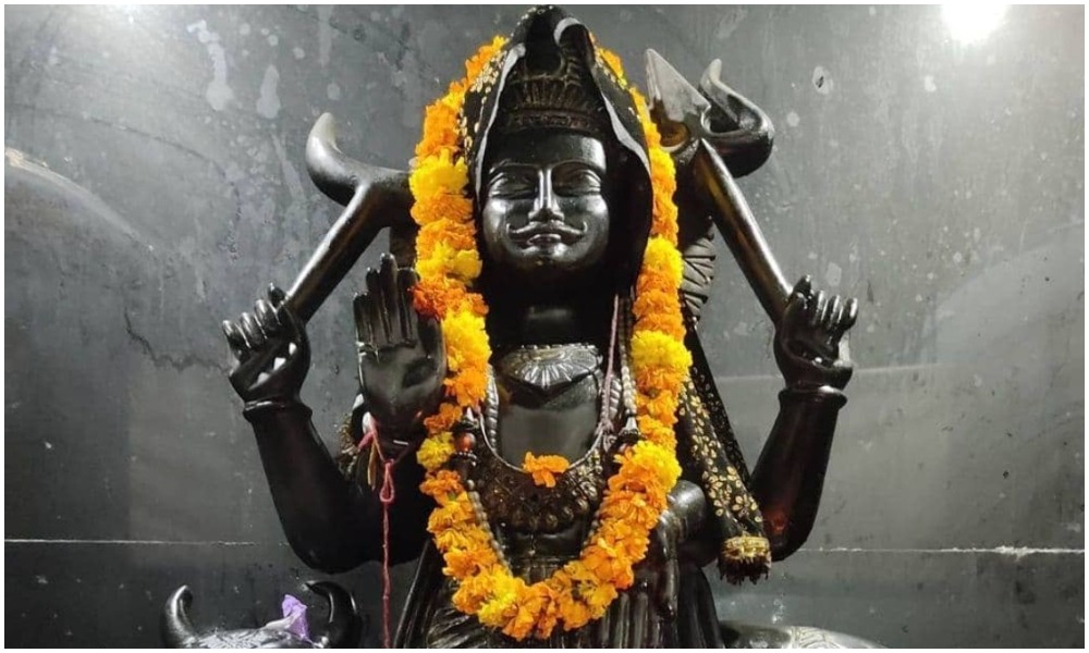 శని దేవుని ఆరాధించే సమయంలో గుర్తుంచుకోవాల్సిన విషయాలివే..!