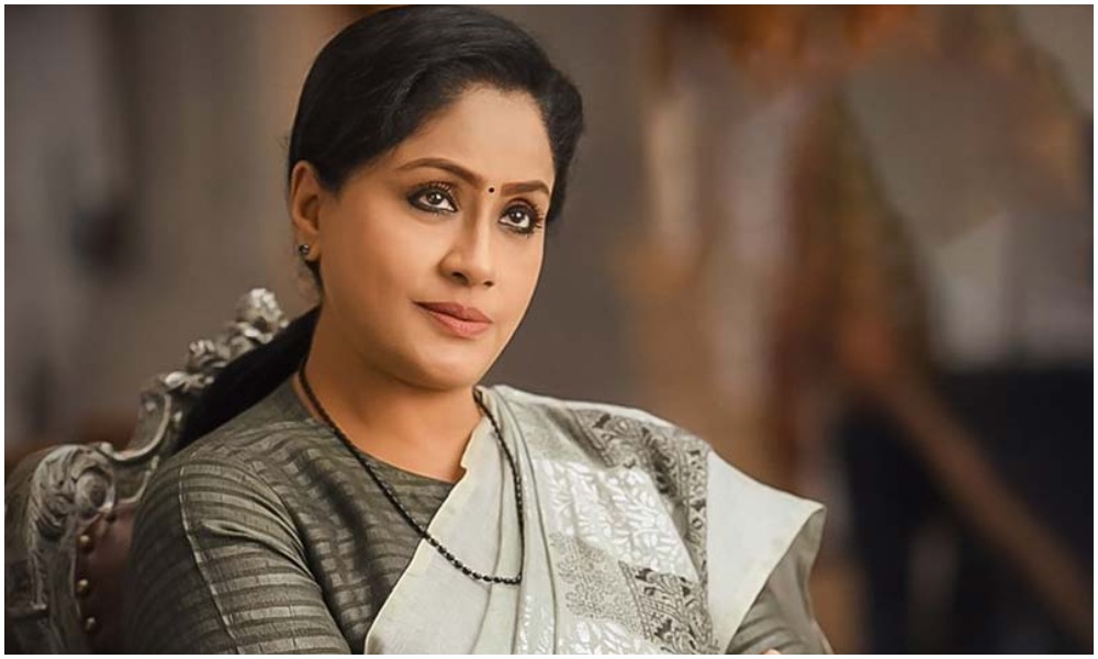 కారవాన్ లో కూర్చోవాలంటే గుహలో కూర్చున్నట్టు అనిపించేది: విజయశాంతి