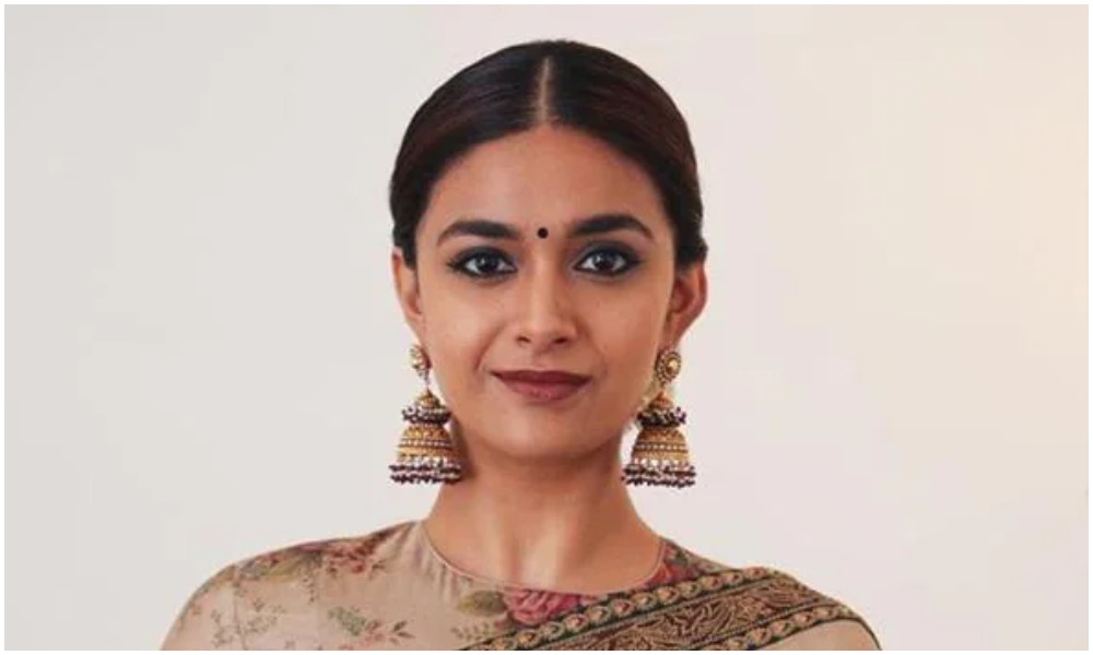 రష్మిక పేరును కలవరిస్తూ తన మాయలో ఉన్న డైరెక్టర్.. అసలు విషయం బయట పెట్టిన కీర్తి సురేష్!