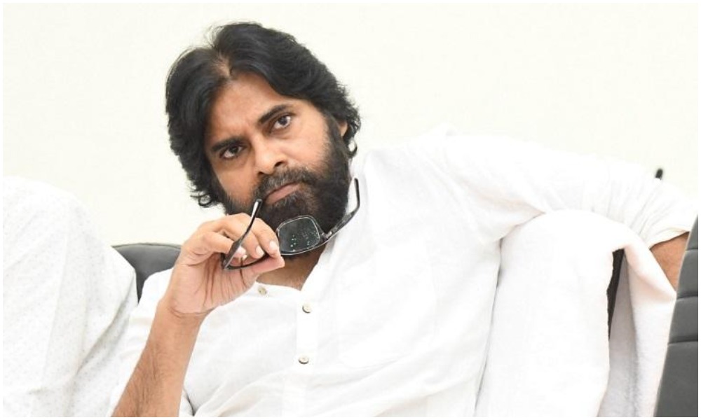 పవన్ కళ్యాణ్ పేరుతో నన్ను మోసం చేసి డబ్బు తీసుకెళ్లారు.. నిర్మాత షాకింగ్ కామెంట్స్?