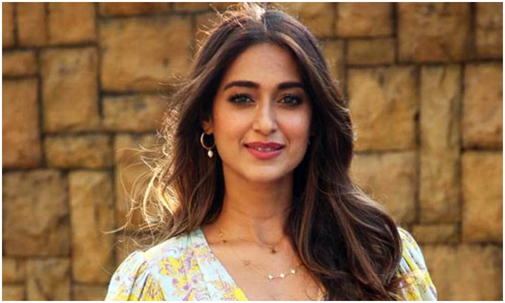 అవకాశలు లేక ఇలియానా ఇలా చేస్తుందా.. వైరల్ గా మారిన హాట్ ఫోటోలు!