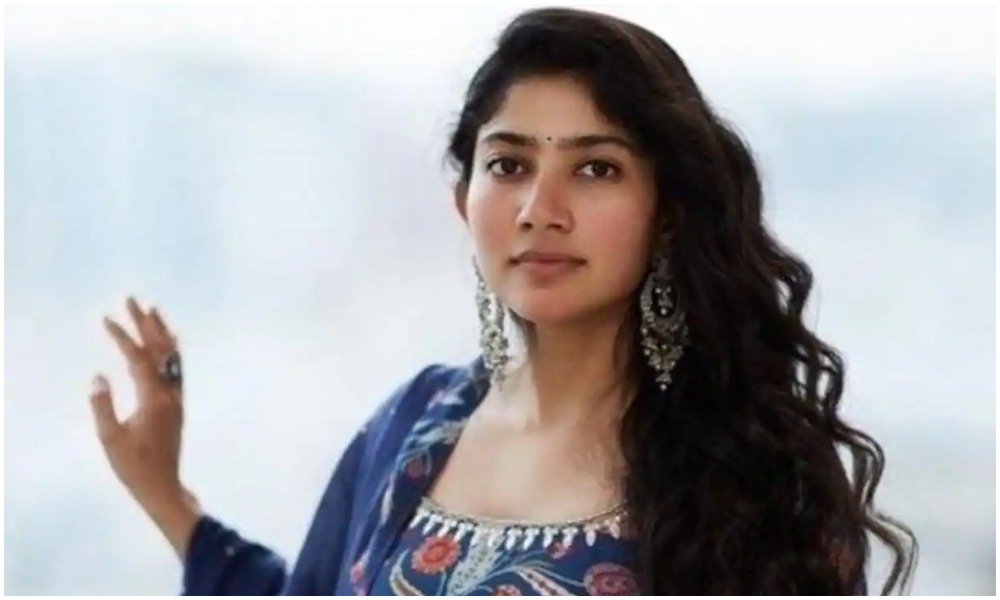 నాకు రెమ్యునరేషన్ అక్కర్లేదు.. నిర్మాతలకు షాక్ ఇచ్చిన సాయిపల్లవి!