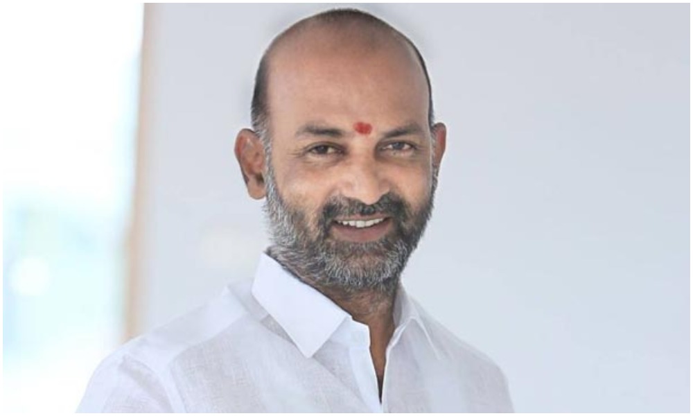 దోచుకున్న సొమ్ము దాచుకునేందుకు విదేశాలకు వెళ్ళిన కేటీఆర్: బండి సంజయ్