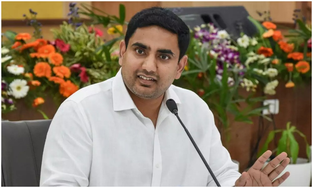 జగన్ ను కలవడానికి ఎవరూ రావడం లేదు: నారా లోకేష్