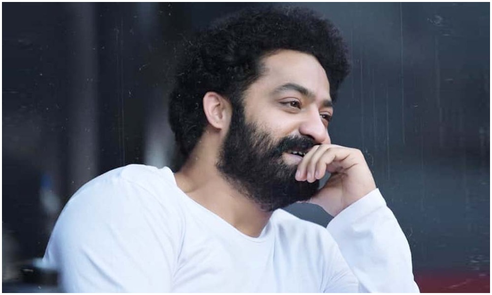 ఆ హీరోను పక్కకు తోసి ఆ జాబితాలో రెండో స్థానంలో నిలబడిన ఎన్టీఆర్?